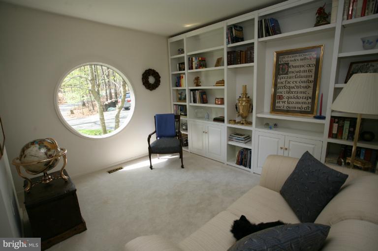 10927 Lawyers Road Reston, VA 20191 - Photo 8 of 30 a living room with furniture and a window