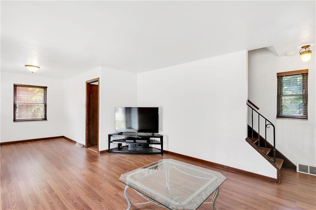 114 Greenlee Road Pittsburgh, PA 15227 - Photo 3 of 18 Gallery Image 3