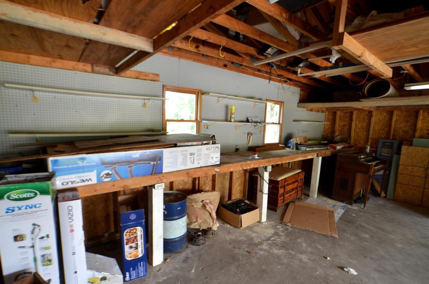 2140 Sand Hill Road Irvine, KY 40336 - Photo 23 of 29 Built-in work bench!