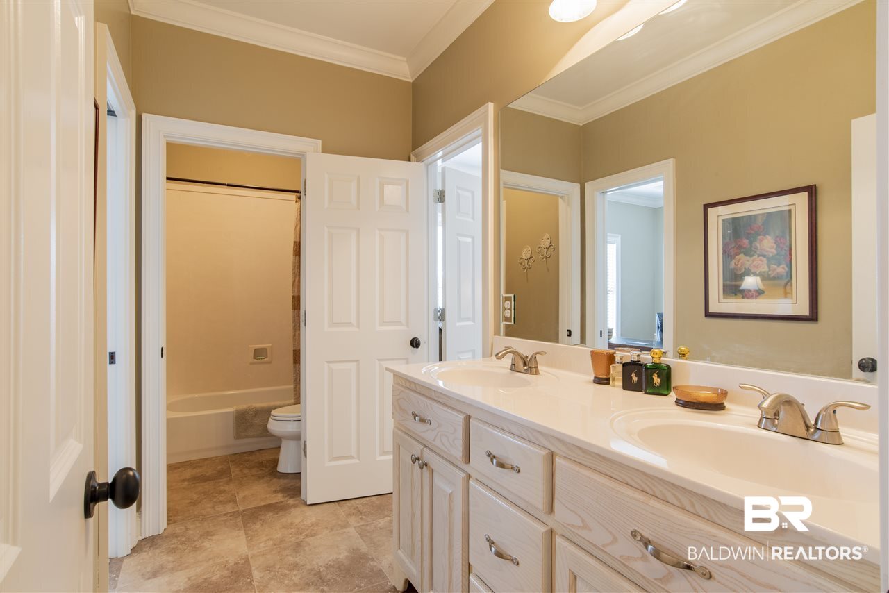 30927 Pine Court Daphne, AL 36527 - Photo 23 of 40 Upstairs Bathroom