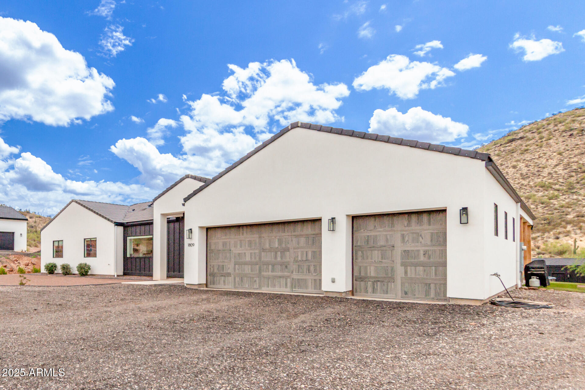 1809 East Mariola Way Phoenix, AZ 85086 - Photo 3 of 62 Mariola Garage