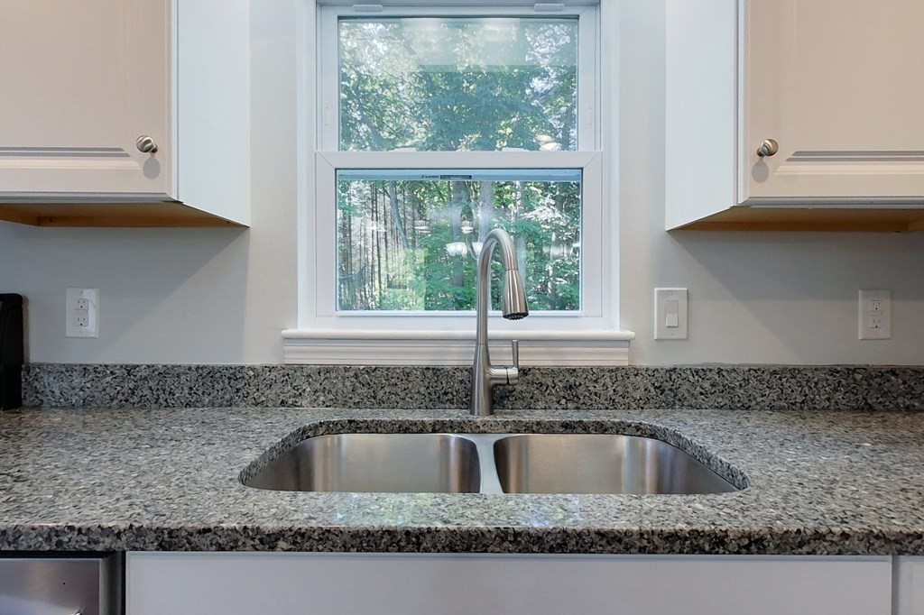 5 Countryside Road Pepperell, MA 01463 - Photo 3 of 32 Gallery Image 3