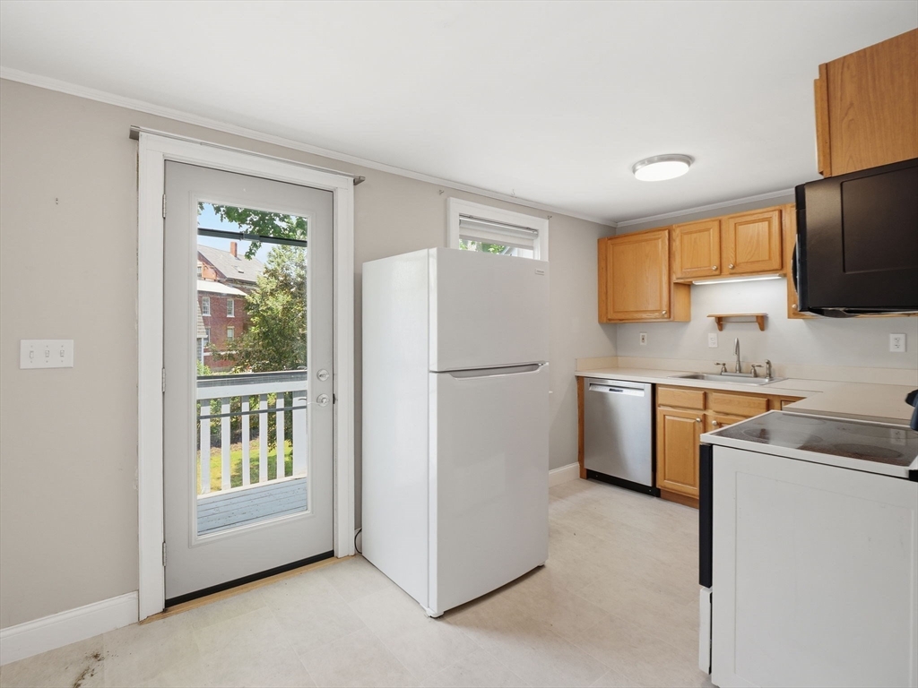 24 R High Street, Unit 1 Rockport, MA 01966 - Photo 9 of 37 Gallery Image 9