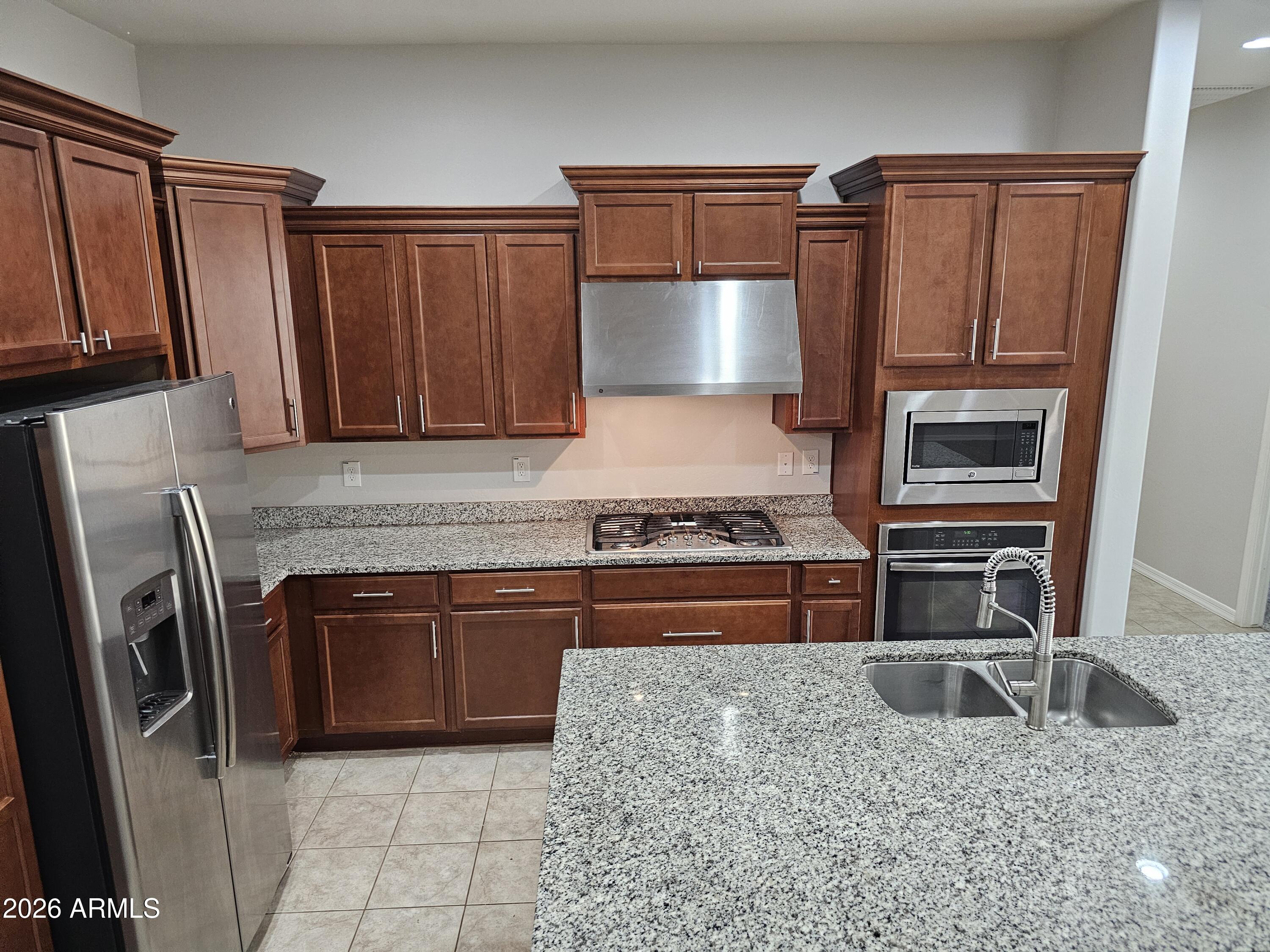 2253 South Wallrade Lane Gilbert, AZ 85295 - Photo 5 of 26 Wallrade Kitchen 4