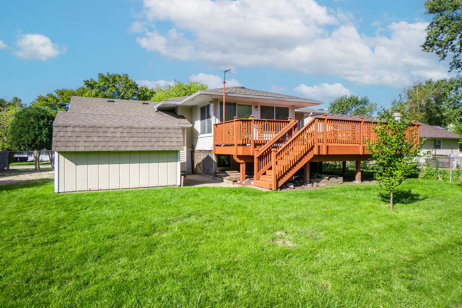 1275 Post Road Aurora, IL 60506 - Photo 25 of 30 a backyard of a house with wooden fence and a large tree