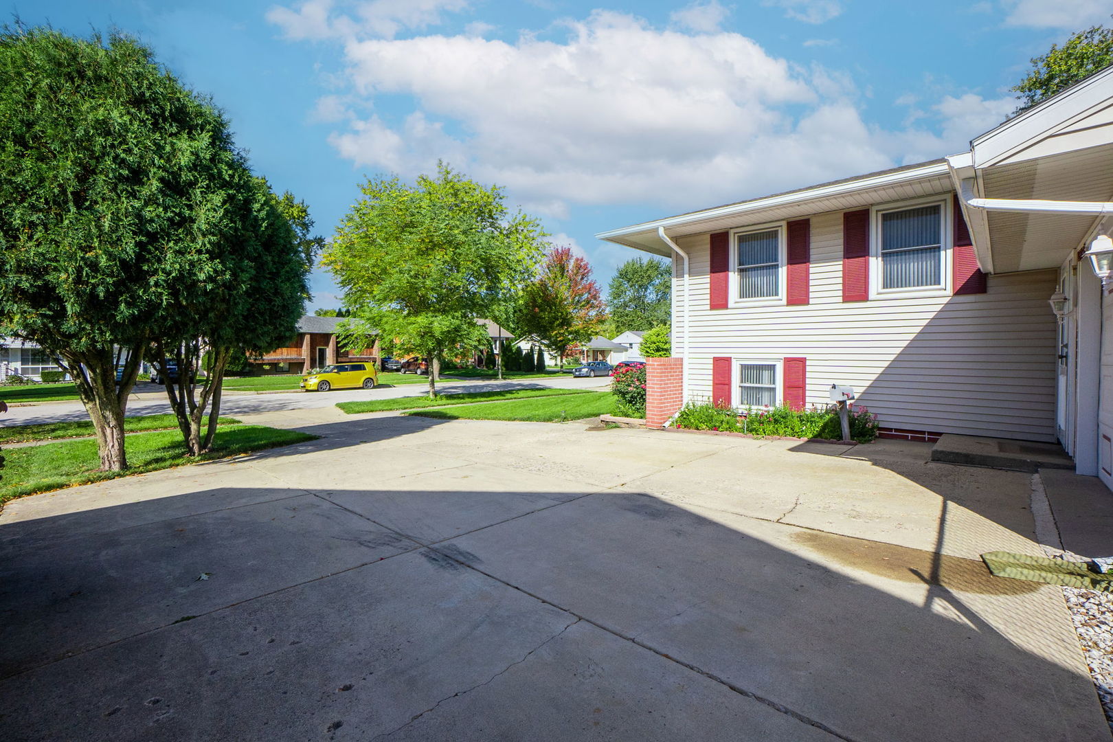 1275 Post Road Aurora, IL 60506 - Photo 4 of 30 a view of a house with a yard and large trees