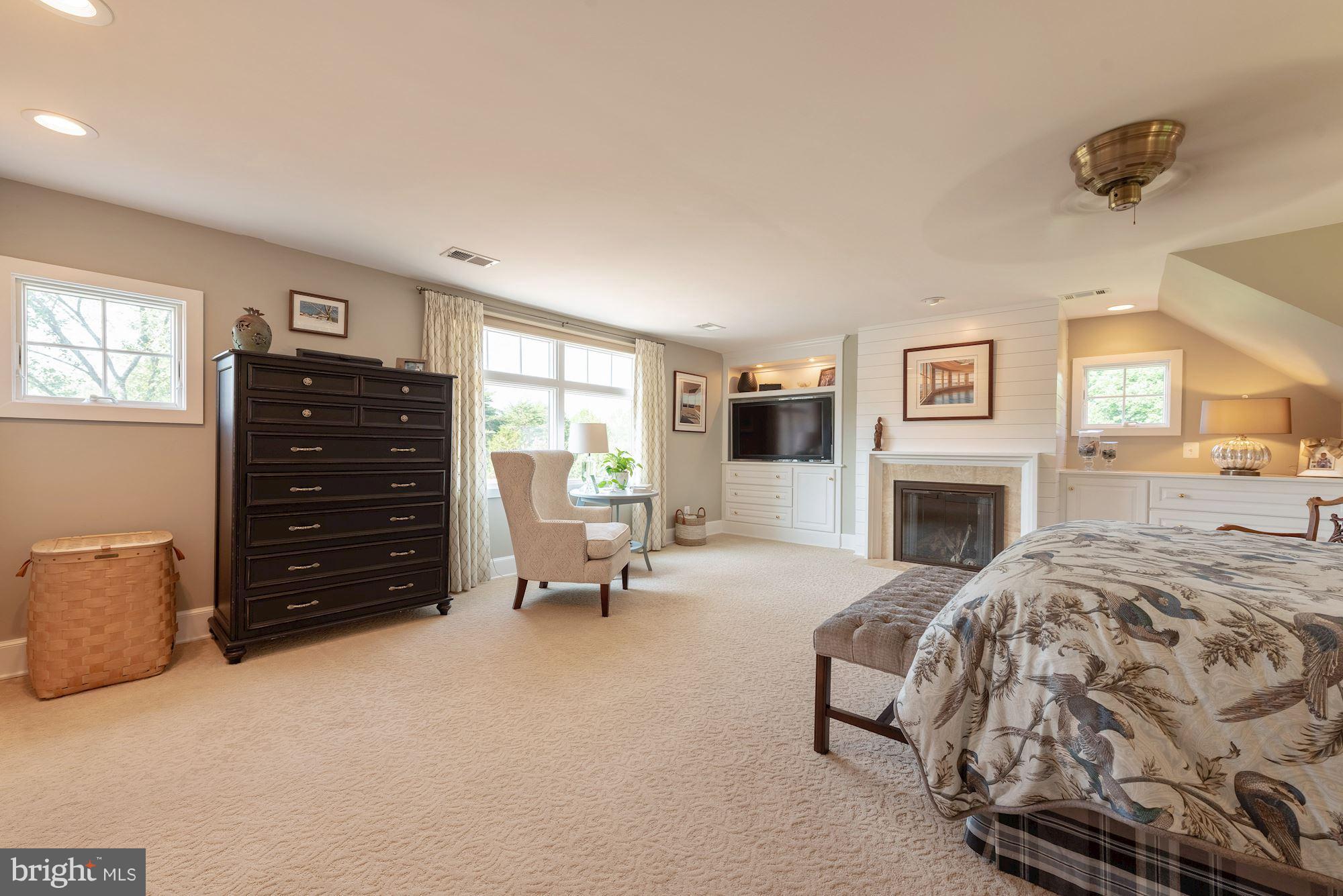7510 Clifton Road Clifton, VA 20124 - Photo 13 of 30 Master Bedroom - Built-in cabinets/custom closets