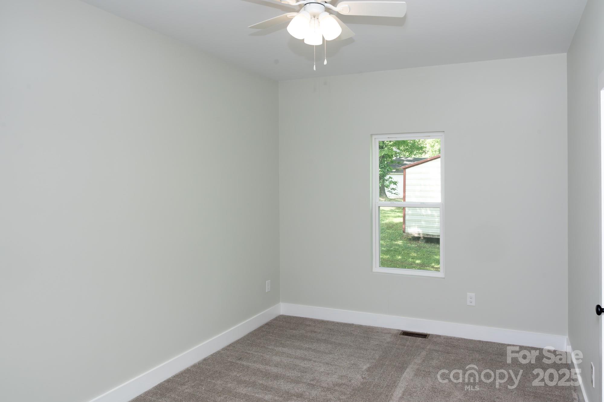 43 Robbins Circle Lexington, NC 27292 - Photo 18 of 28 an empty room with a window