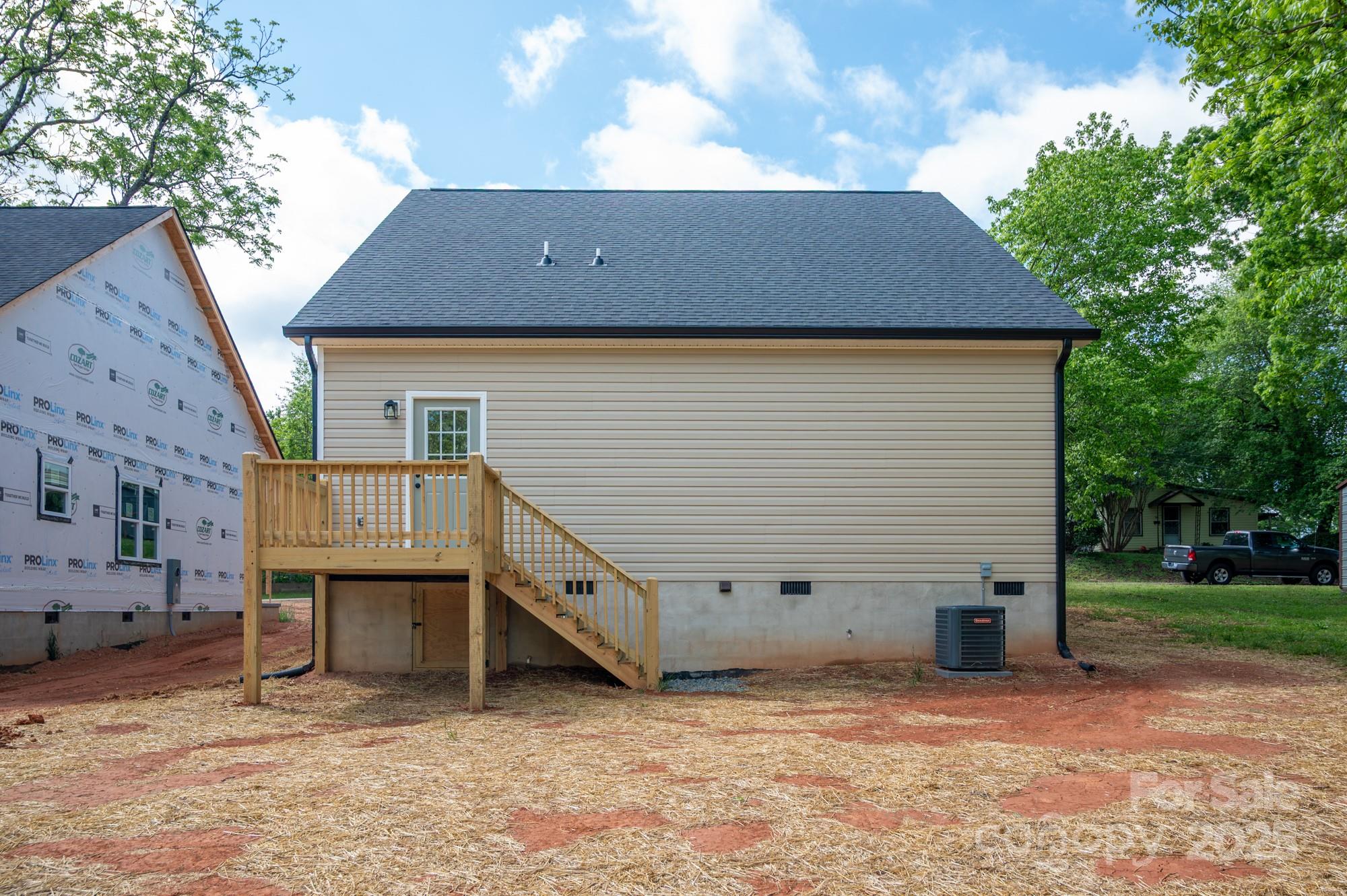 43 Robbins Circle Lexington, NC 27292 - Photo 26 of 28 a backyard of a house