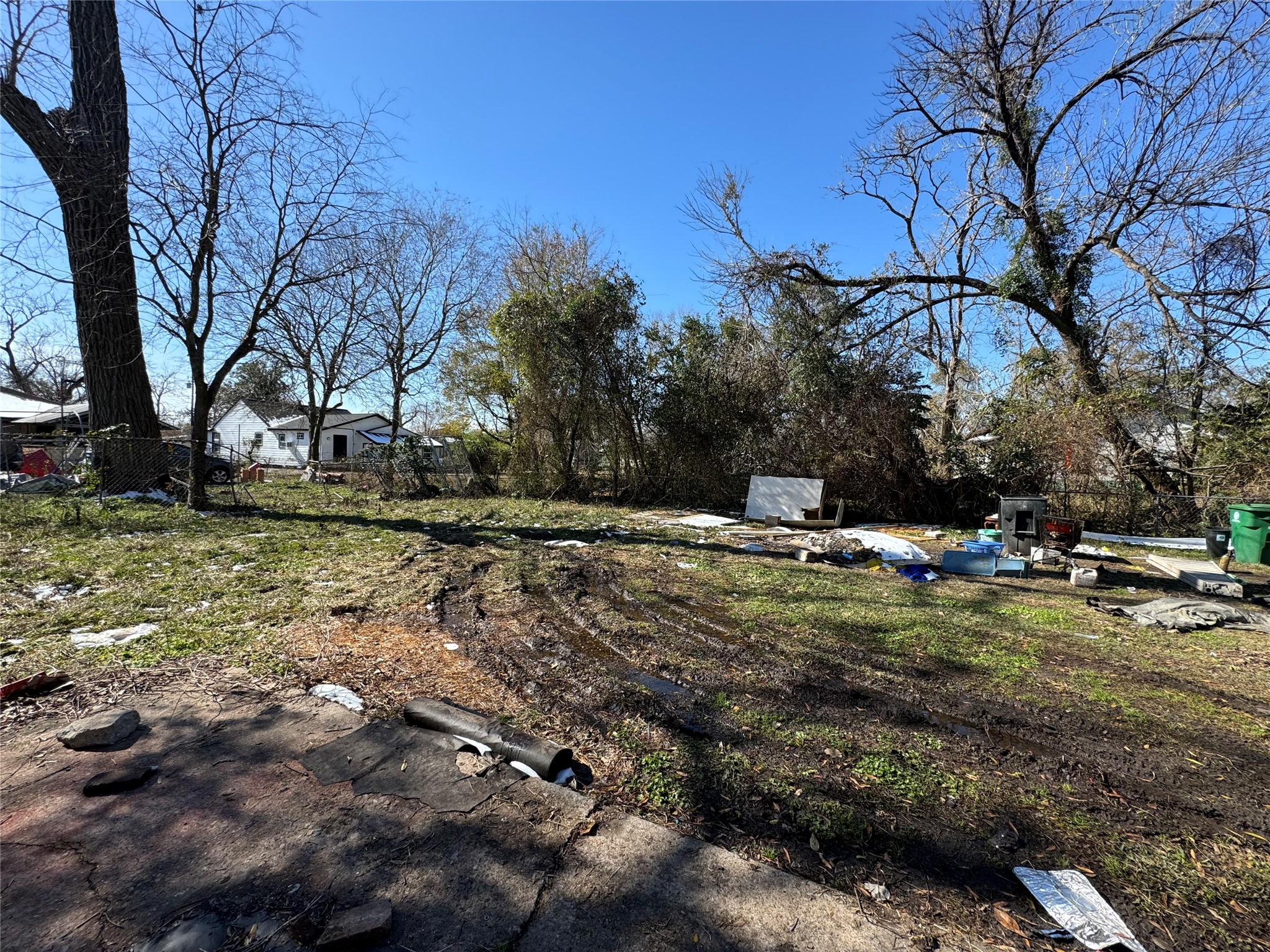 5020 Fitch Street Houston, TX 77016 - Photo 6 of 18 a backyard of a house with lots of green space