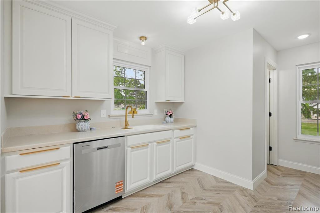 3004 Lansdowne Road Waterford, MI 48329 - Photo 14 of 49