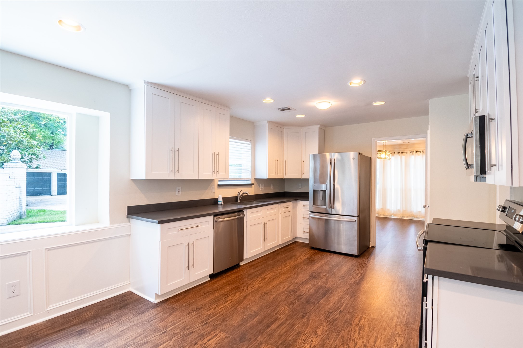 5607 Court Of York Houston, TX 77069 - Photo 17 of 45 a kitchen with a stove a sink and a refrigerator