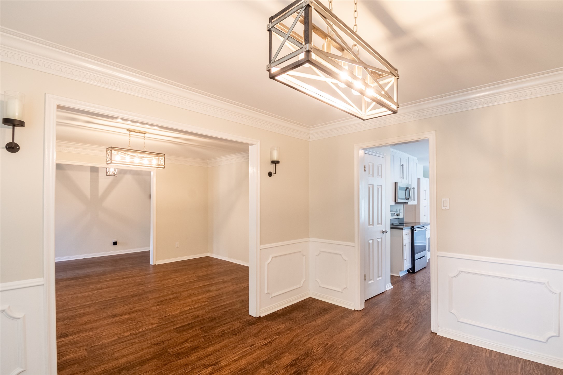 5607 Court Of York Houston, TX 77069 - Photo 19 of 45 a view of entryway with wooden floor