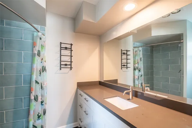 $2,995 | 5607 Court Of York, Houston, TX 77069