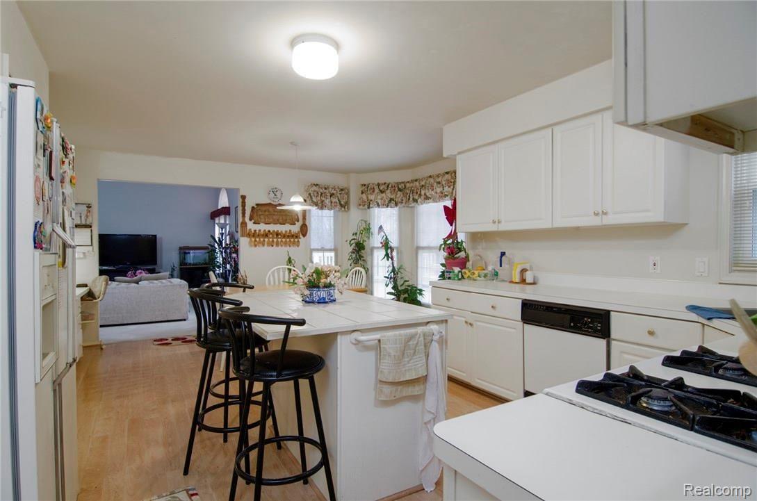 999 Chelsea Road Canton, MI 48187 - Photo 11 of 35 11.jpg