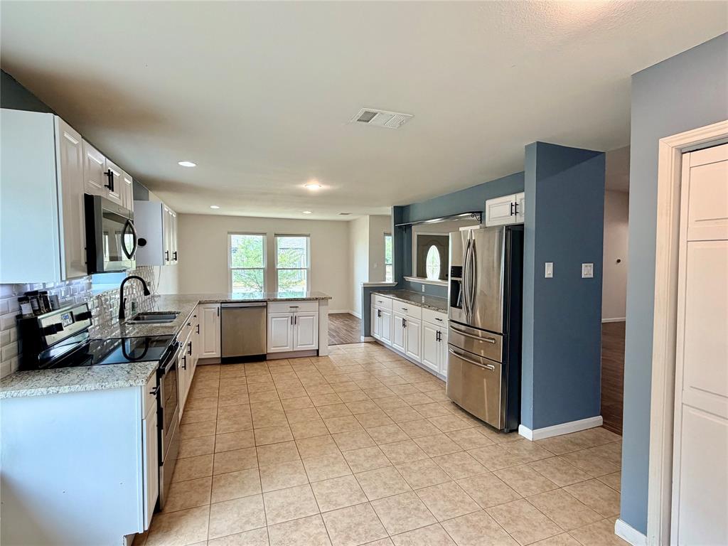 7102 Lyons Road Garland, TX 75043 - Photo 12 of 32 Gallery Image 12
