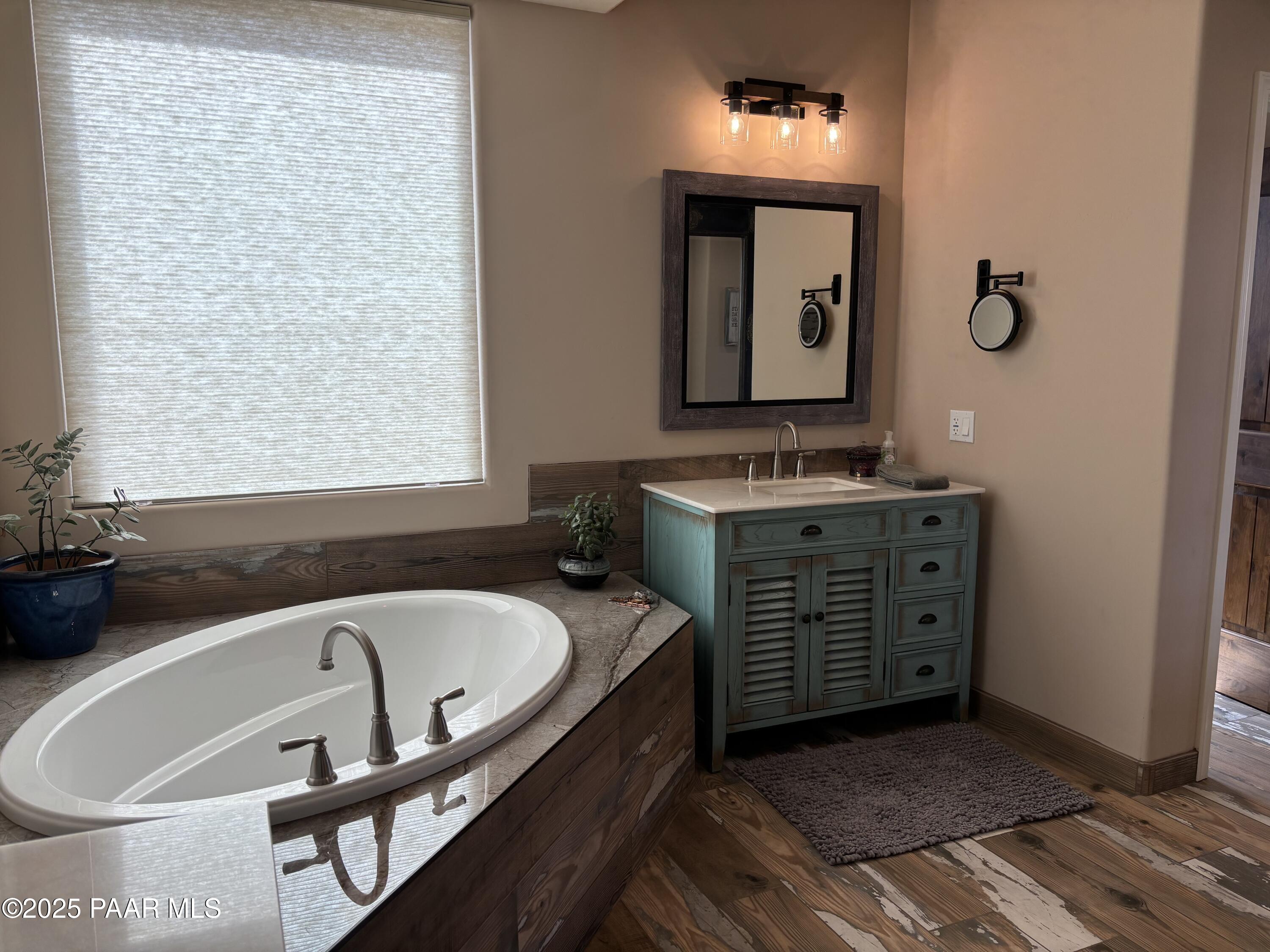 14994 North Hope Rose Road Prescott, AZ 86305 - Photo 12 of 33 a bathroom with a bathtub sink and mirror