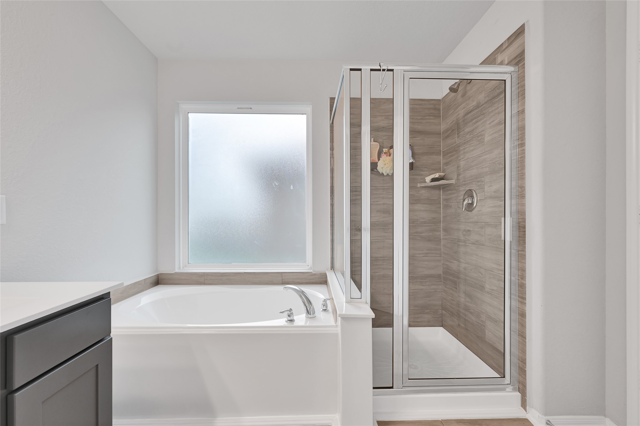 11346 Cascading Stream Way Houston, TX 77044 - Photo 14 of 24 a bathroom with a bathtub and a shower