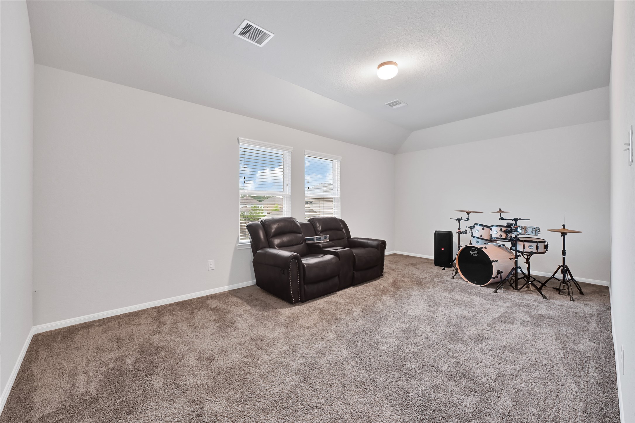11346 Cascading Stream Way Houston, TX 77044 - Photo 20 of 24 a living room with furniture