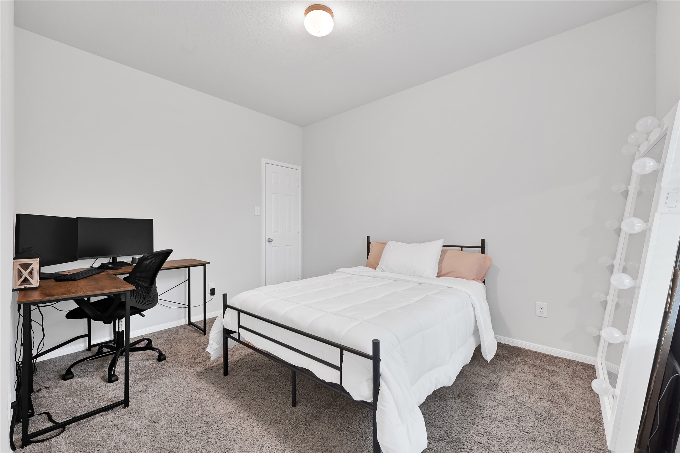 11346 Cascading Stream Way Houston, TX 77044 - Photo 21 of 24 a bedroom with a bed and a computer on a table