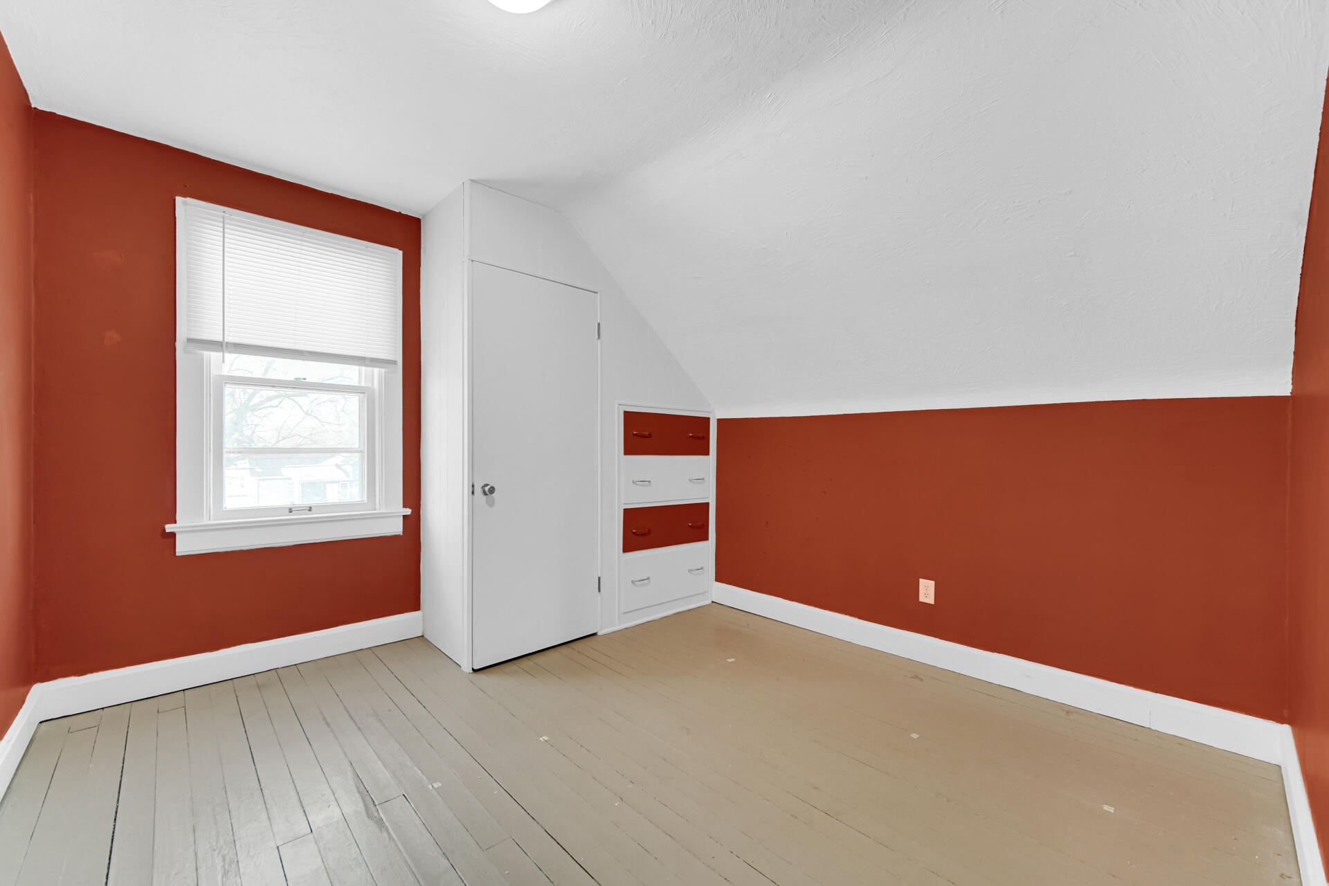 404 F Street La Porte, IN 46350 - Photo 28 of 35 an empty room with window