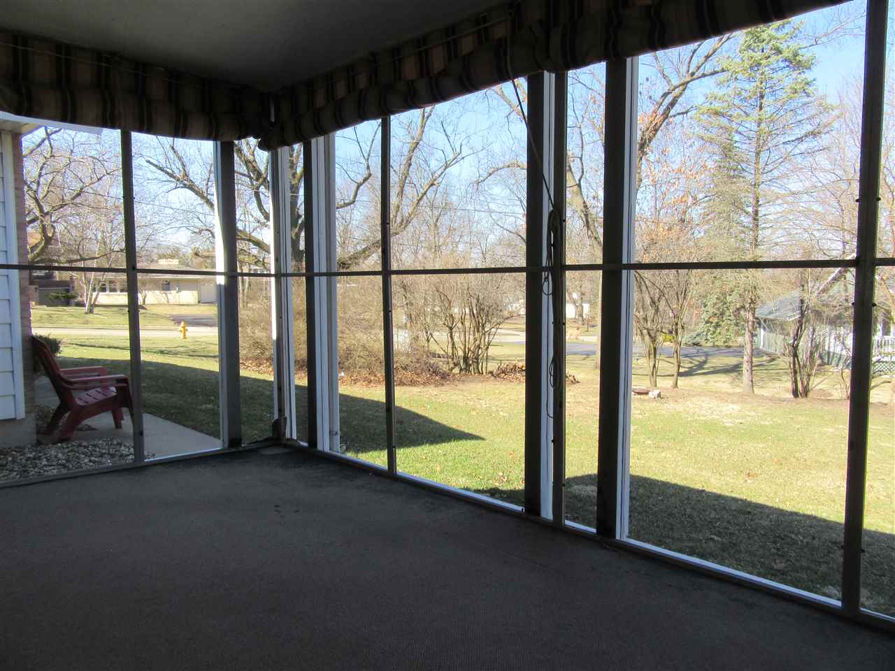 1802 Whitehall Road Rockford, IL 61107 - Photo 9 of 25 Gallery Image 9