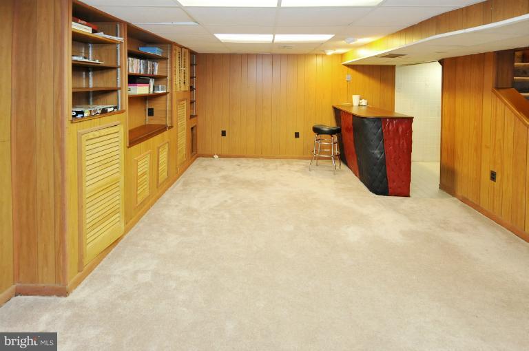 405 Kerwin Road Silver Spring, MD 20901 - Photo 16 of 29 Family Room