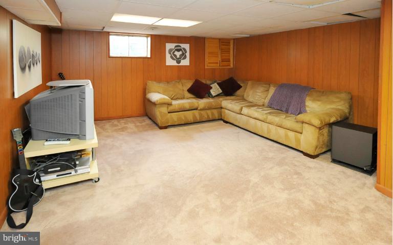 405 Kerwin Road Silver Spring, MD 20901 - Photo 19 of 29 Family Room