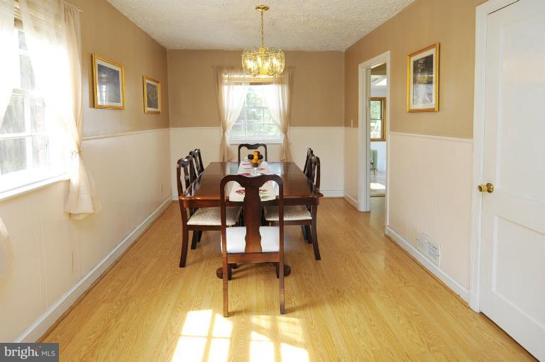 405 Kerwin Road Silver Spring, MD 20901 - Photo 3 of 29 Dining Room