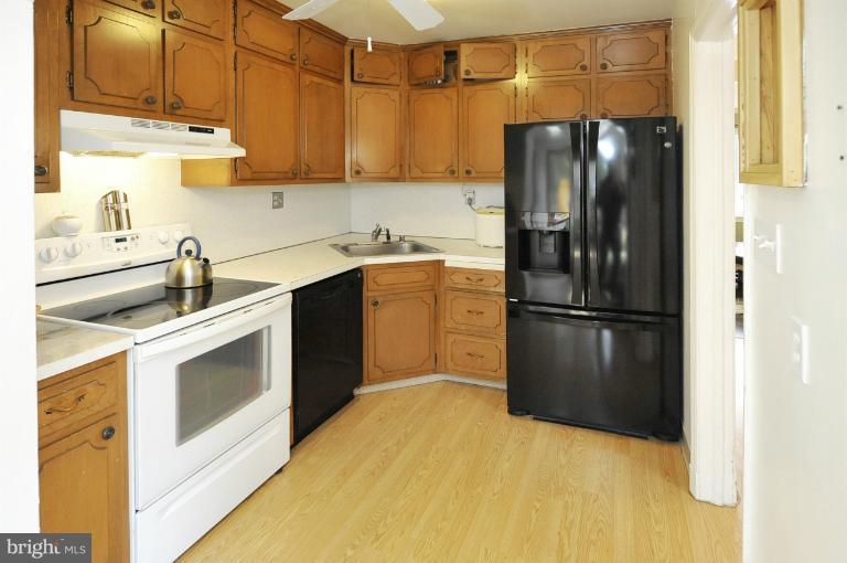 405 Kerwin Road Silver Spring, MD 20901 - Photo 22 of 29 Kitchen