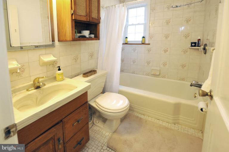 405 Kerwin Road Silver Spring, MD 20901 - Photo 4 of 29 Bath