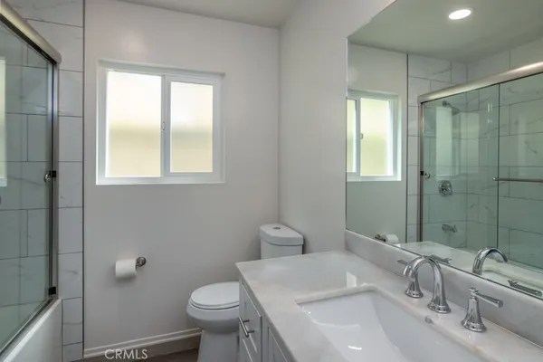 $4,000 | 25040 Everett Drive, Newhall, CA 91321