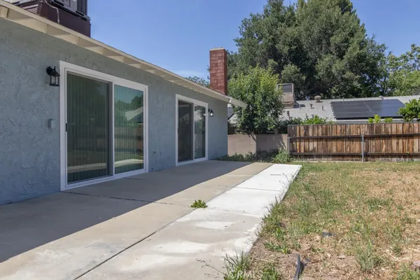 $4,000 | 25040 Everett Drive, Newhall, CA 91321