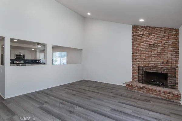 $4,000 | 25040 Everett Drive, Newhall, CA 91321