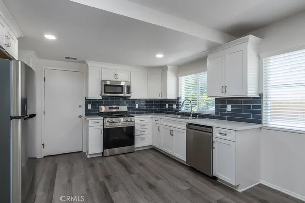 $4,000 | 25040 Everett Drive, Newhall, CA 91321