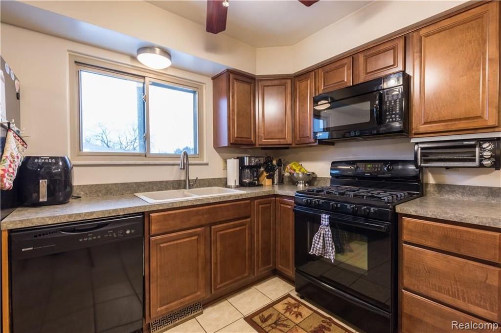 4829 Frazho Road Warren, MI 48091 - Photo 11 of 23