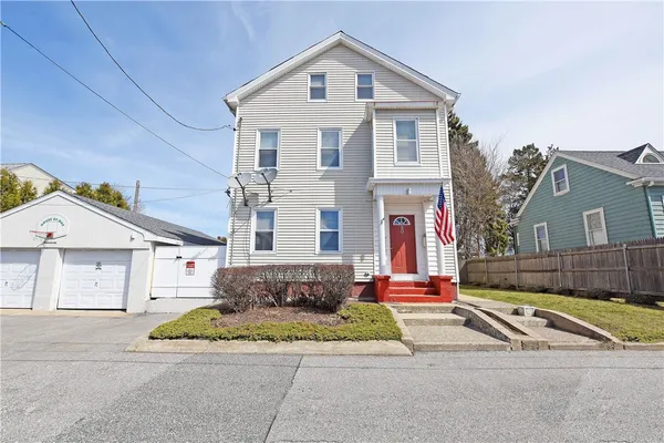 $2,000 | 50 Reynolds Street, Unit 2, East Providence, RI 02914