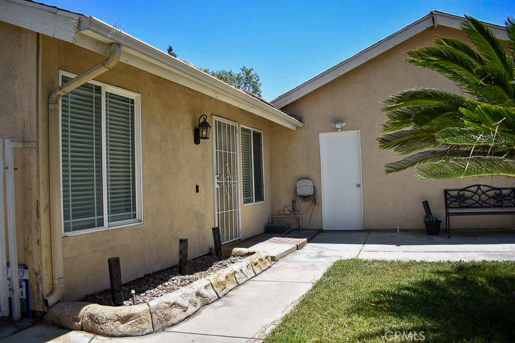 3373 Vallejo Street Riverside, CA 92503 - Photo 3 of 33
