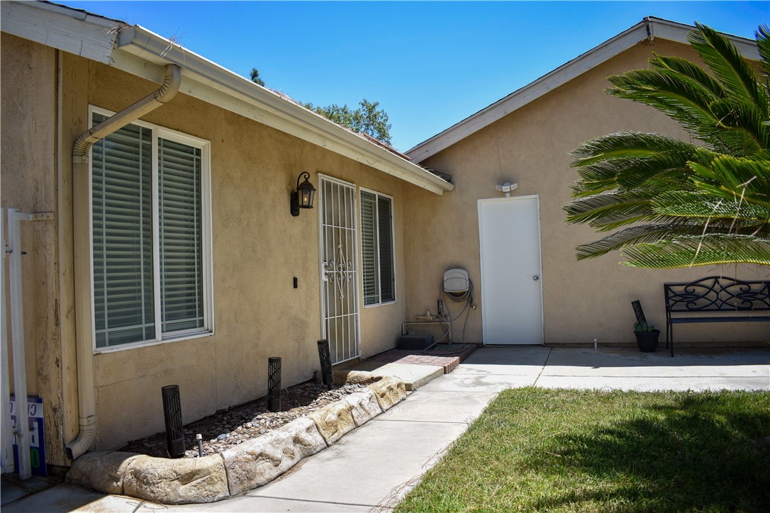 3373 Vallejo Street Riverside, CA 92503 - Photo 5 of 33