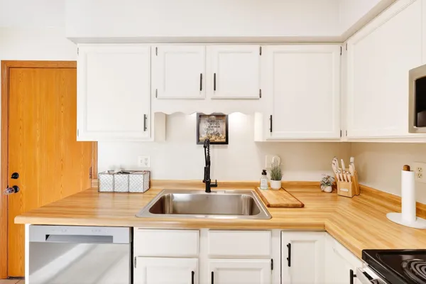 $219,900 | 1403 8th Street, Reedsburg, WI 53959