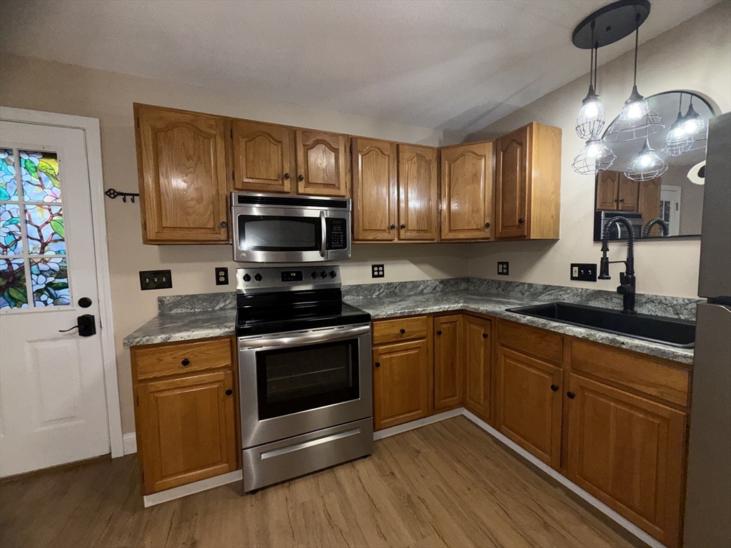 17-21 Lockwood Avenue, Unit 1 Springfield, MA 01151 - Photo 2 of 11