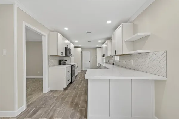 $369,000 | 9642 Meadowglen Lane, Houston, TX 77063