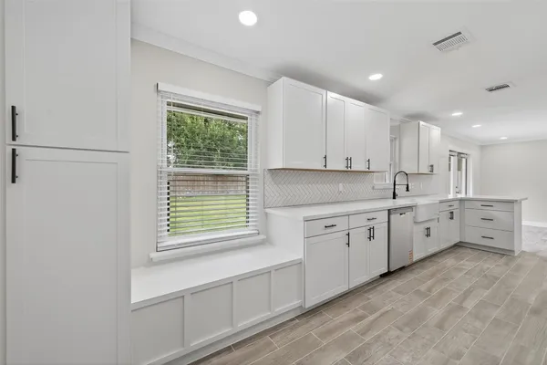 $369,000 | 9642 Meadowglen Lane, Houston, TX 77063