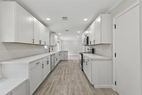 $369,000 | 9642 Meadowglen Lane, Houston, TX 77063