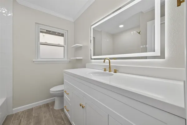 $369,000 | 9642 Meadowglen Lane, Houston, TX 77063