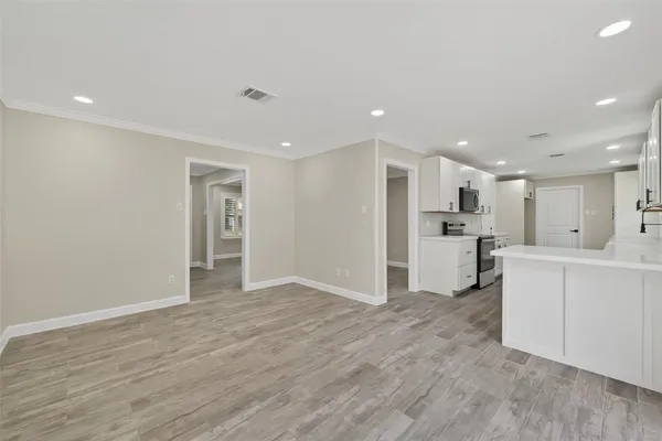 $369,000 | 9642 Meadowglen Lane, Houston, TX 77063