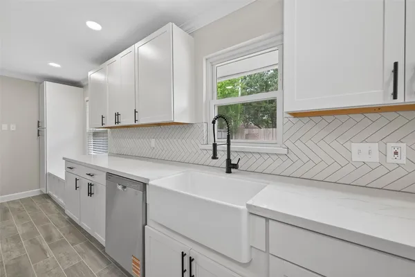 $369,000 | 9642 Meadowglen Lane, Houston, TX 77063