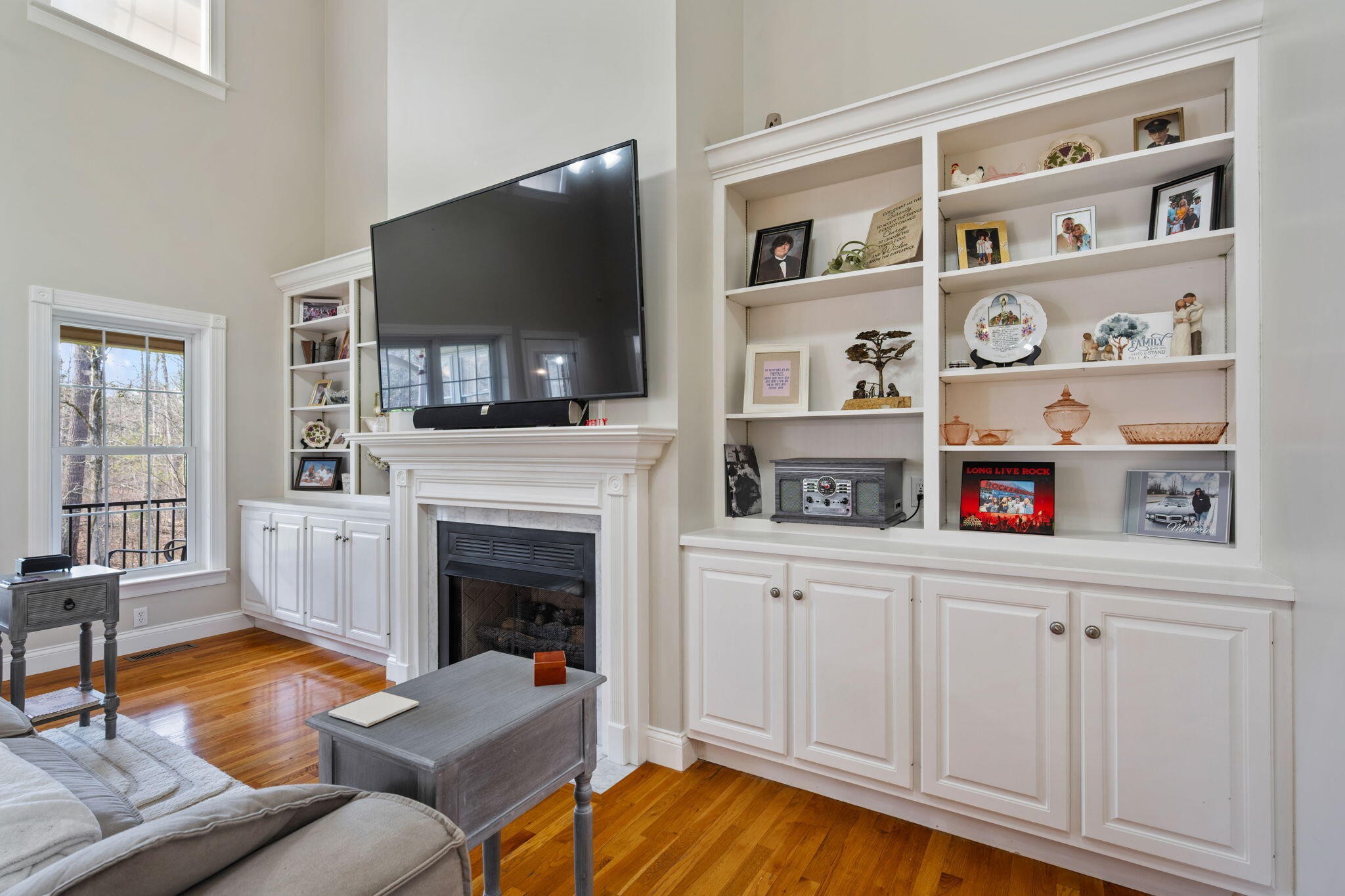 153 Nix Road Dunlap, TN 37327 - Photo 18 of 61 a living room with furniture and a fireplace