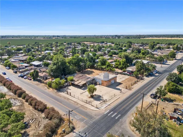a view of building with yard