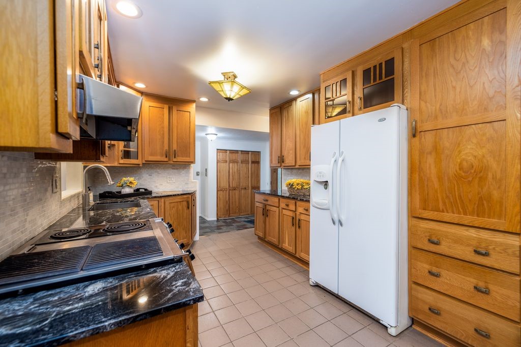 1616 Lake Road Webster, NY 14580 - Photo 5 of 38